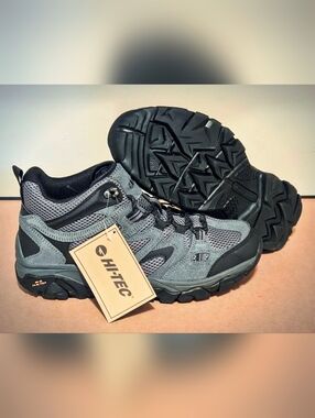 NEW Men's 8 - Hi-Tec Ravus Mid hiking Boots. Breathable And Lightweight